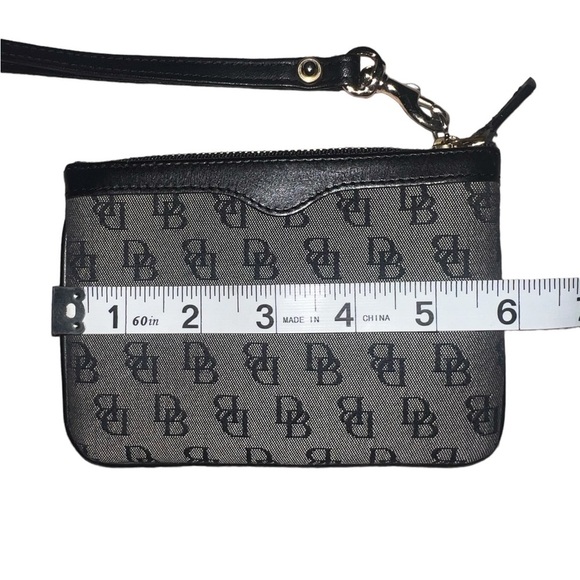 EUC Dooney & Bourke Vintage Black Leather Wristlet Wallet w/ Key Ring & Strap - Picture 10 of 11